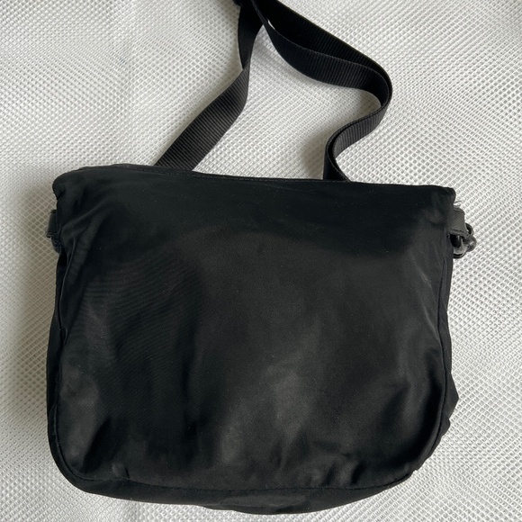 Lululemon Crossbody Bag Fold Over Top Zip Front Pocket 11” x 8” Black Nylon - Picture 3 of 10